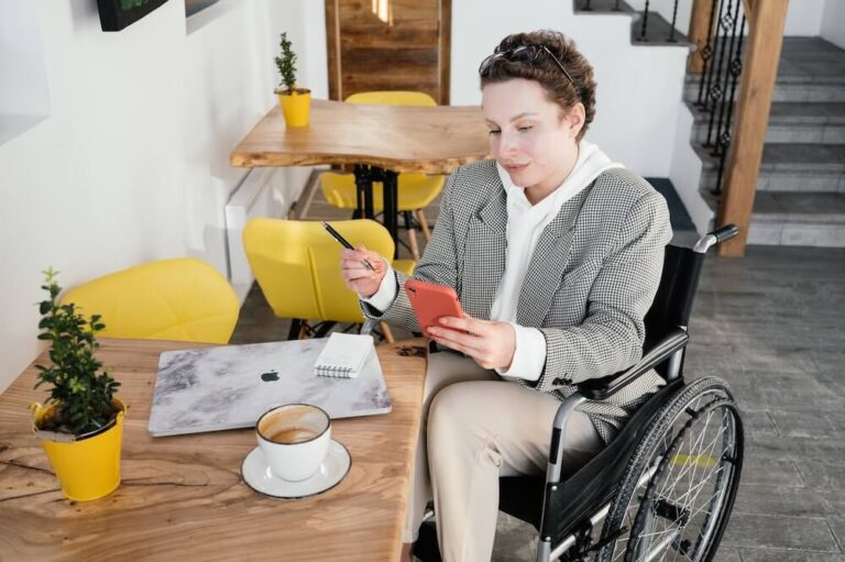 Jak zatrudniać osoby niepełnosprawne. 7 rad od “HRappka.pl” jak robić to dobrze