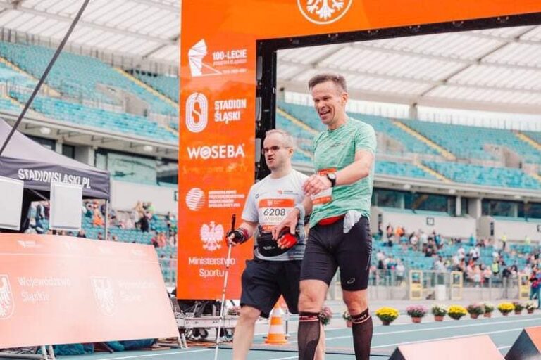 niewidomy pracownik fakty