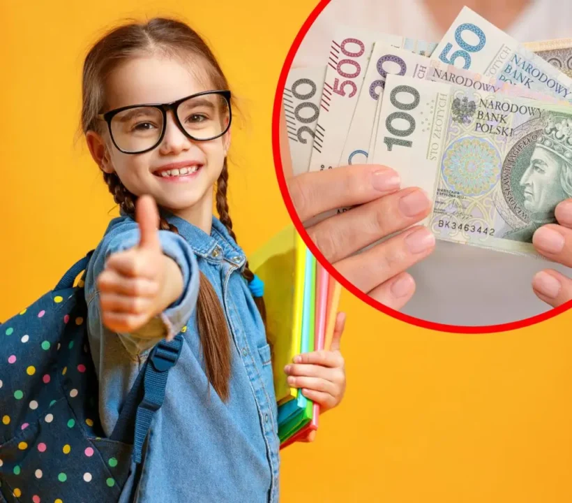 Obrazek wyróżniający do artykułu - 1000 plus na dziecko niepełnosprawne. Przedstawia uśmiech jedną dziewczynkę w okularach, która wyciąga rękę z uniesionym kciukiem. W drugiej ręce trzyma książki, na plecach ma plecak. W rogu obrazka dłonie trzymające polskie banknoty.