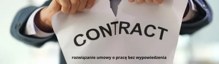 Obrazek wyróżniający do artykułu - rozwiązanie umowy o pracę bez wypowiedzenia. Na zdjęciu widzimy zbliżenie na ręce mężczyzny w garniturze, który drze na pół biały dokument z napisem „CONTRACT”. Na dole kartki znajduje się dodatkowy napis w języku polskim: "rozwiązanie umowy o pracę bez wypowiedzenia". Gest darcia dokumentu może sugerować frustrację lub zdecydowanie osoby, która rozwiązuje umowę, podkreślając dramatyzm i ostateczność tej decyzji. Obraz ten może wywoływać uczucie napięcia oraz stanowić wizualne przedstawienie zakończenia umowy o pracę.