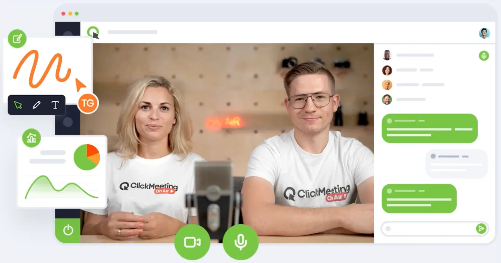 Przewodnik, jak NGO mogą organizować szkolenia online 1 Zdjęcie przedstawia wizualizację ekranu platformy ClickMeeting, która jest wykorzystywana do prowadzenia webinarów lub wideokonferencji. W centralnej części widoczna jest transmisja na żywo, w której uczestniczy kobieta i mężczyzna w białych koszulkach z logo “ClickMeeting On Air”. Za nimi znajduje się minimalistyczne tło z drewnianymi elementami i delikatnym światłem, na którym widnieje napis “ON AIR”. Na ekranie interfejsu widoczne są również dodatkowe elementy graficzne: • Po lewej stronie narzędzia do rysowania, edycji oraz wizualizacji, takie jak wykresy i diagramy. • Po prawej stronie jest czat na żywo z zielonymi polami reprezentującymi wiadomości od uczestników. W dolnej części interfejsu widoczne są przyciski kontrolne, takie jak kamera wideo i mikrofon, co sugeruje, że uczestnicy mogą łatwo zarządzać swoimi ustawieniami. Całość prezentuje profesjonalny, intuicyjny i nowoczesny wygląd, sugerując funkcjonalność oraz przyjazny dla użytkownika charakter platformy.