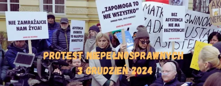 obrazek do artykułu - protest niepełnosprawnych grudzień 2024. Obraz przedstawia grupę osób zgromadzonych na proteście dotyczącym praw osób z niepełnosprawnościami. W tle widoczne są transparenty z hasłami, m.in. „Nie zamrażajcie nam życia!”, „Asystencja osobista to najlepsza inwestycja!”, „Zapomoga to nie wszystko”. Na pierwszym planie widnieje duży napis „Protest Niepełnosprawnych 3 Grudzień 2024”.