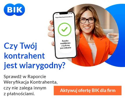 Oferta BIK dla firm Uśmiechnięta kobieta w okularach i czerwonym żakiecie trzyma telefon z widocznym komunikatem: ‘Ryzyko współpracy z tą firmą jest znikome’ oraz zielonym znakiem zatwierdzenia. Obok tekst: ‘Czy Twój kontrahent jest wiarygodny? Sprawdź w Raporcie Weryfikacja Kontrahenta, czy nie zalega innym z płatnościami’. Obraz promuje usługę BIK dla firm umożliwiającą ocenę rzetelności partnerów biznesowych.